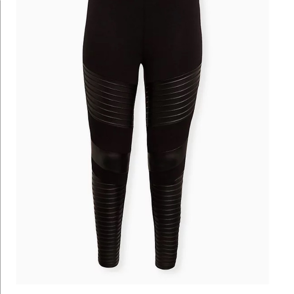 Torrid PLATINUM LEGGING – MOTO FAUX LEATHER size 4x - Picture 4 of 5